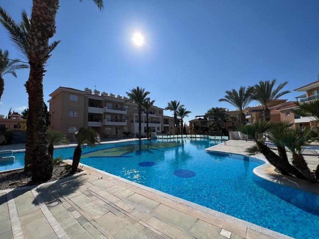 Casa Del Sol Townhouse In Iris Village Пафос Екстериор снимка