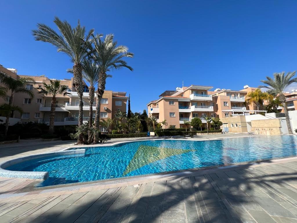 Casa Del Sol Townhouse In Iris Village Пафос Екстериор снимка