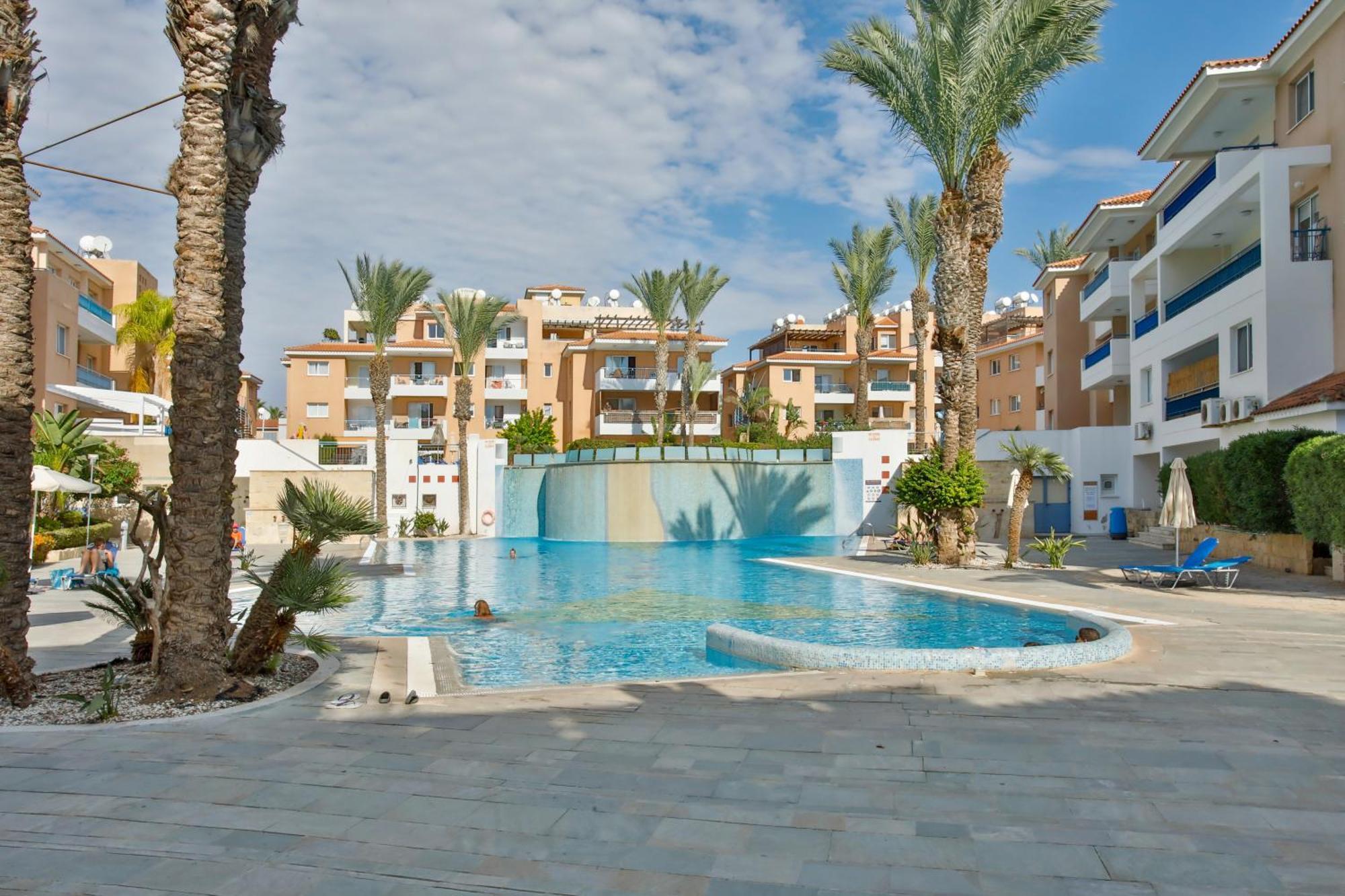 Casa Del Sol Townhouse In Iris Village Пафос Екстериор снимка