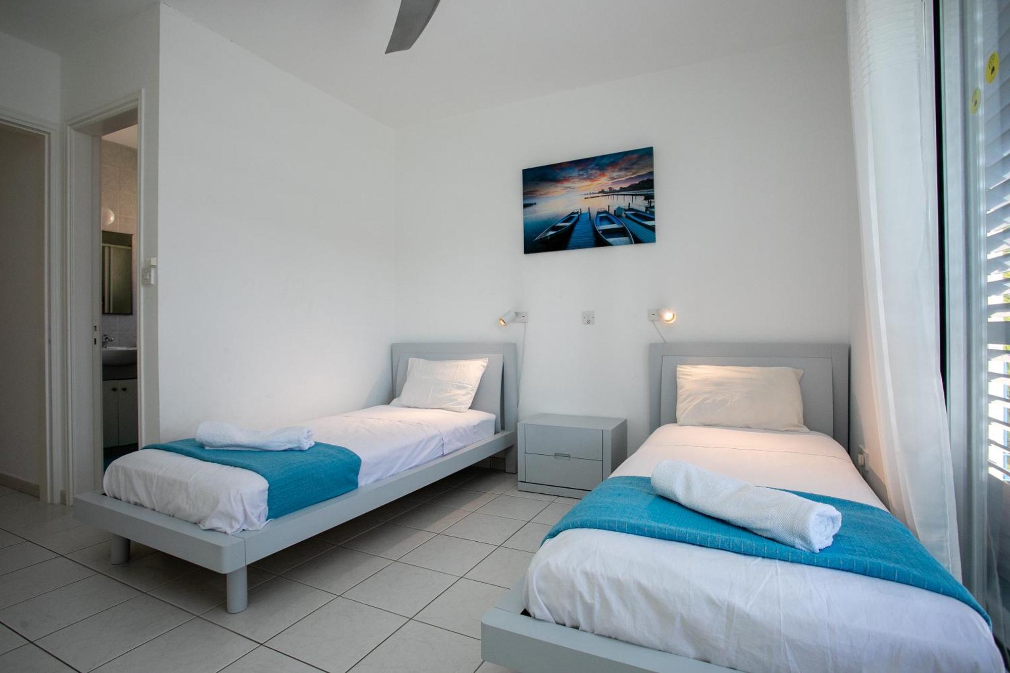 Casa Del Sol Townhouse In Iris Village Пафос Екстериор снимка