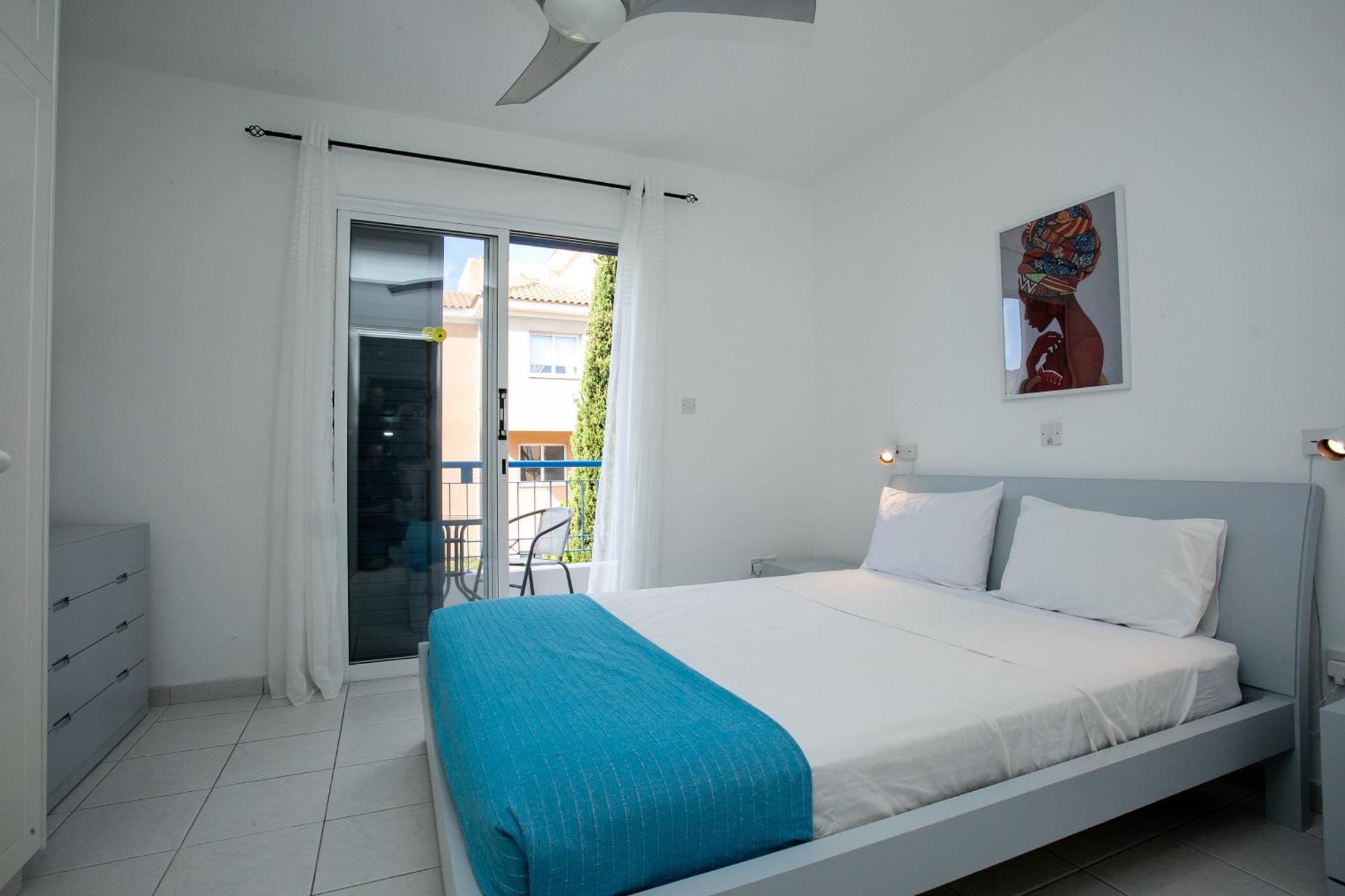 Casa Del Sol Townhouse In Iris Village Пафос Екстериор снимка