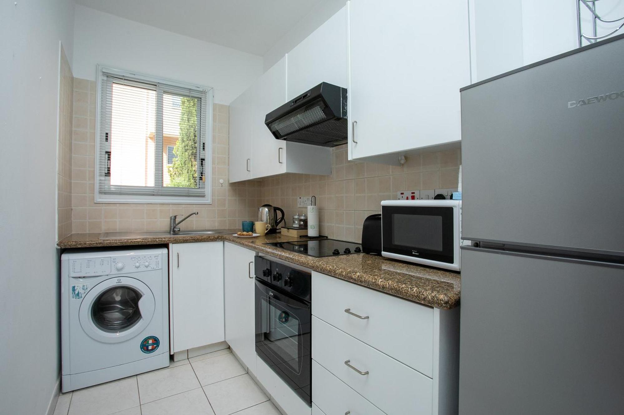 Casa Del Sol Townhouse In Iris Village Пафос Екстериор снимка
