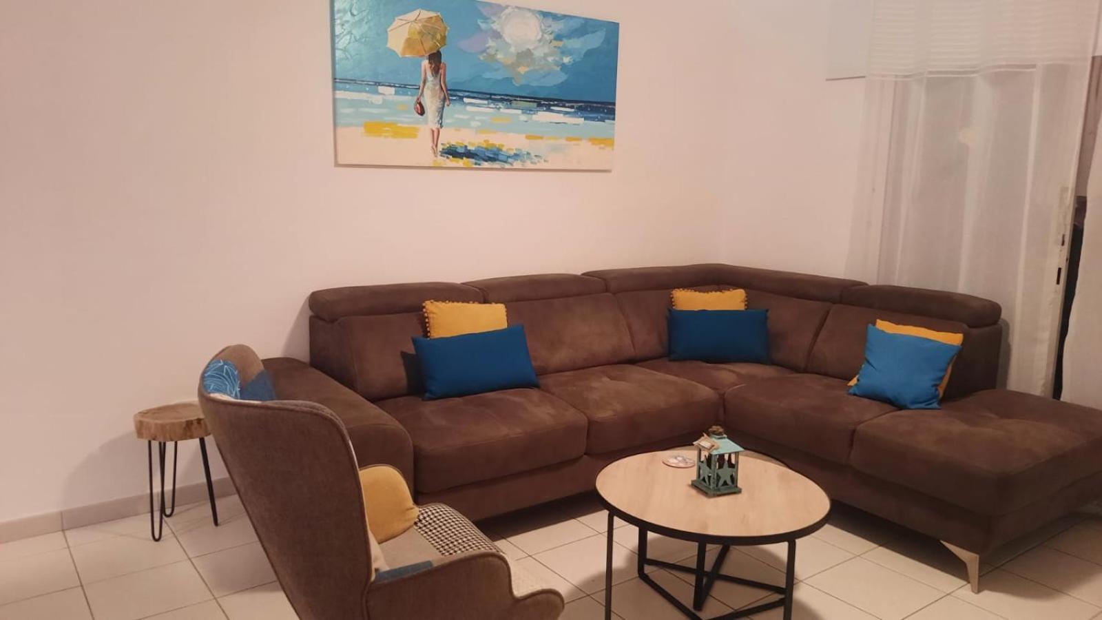 Casa Del Sol Townhouse In Iris Village Пафос Екстериор снимка