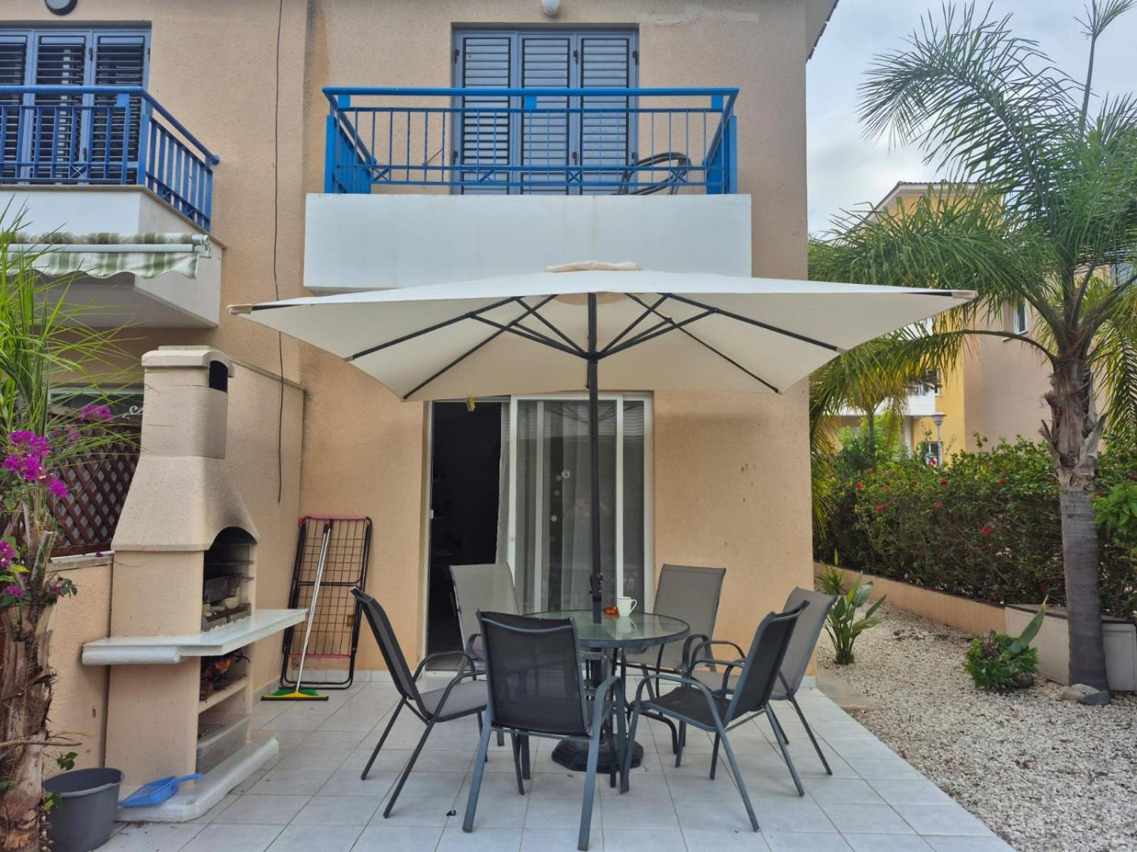 Casa Del Sol Townhouse In Iris Village Пафос Екстериор снимка