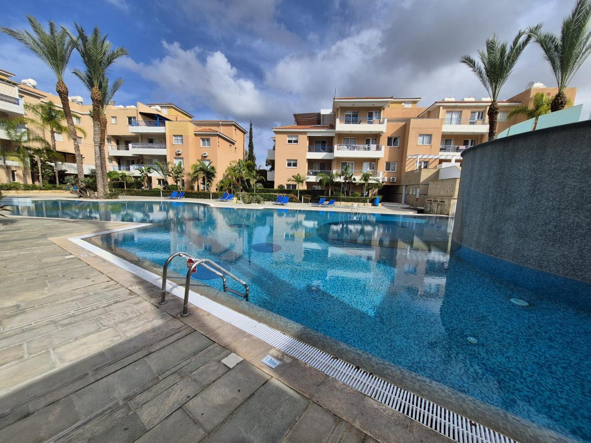 Casa Del Sol Townhouse In Iris Village Пафос Екстериор снимка