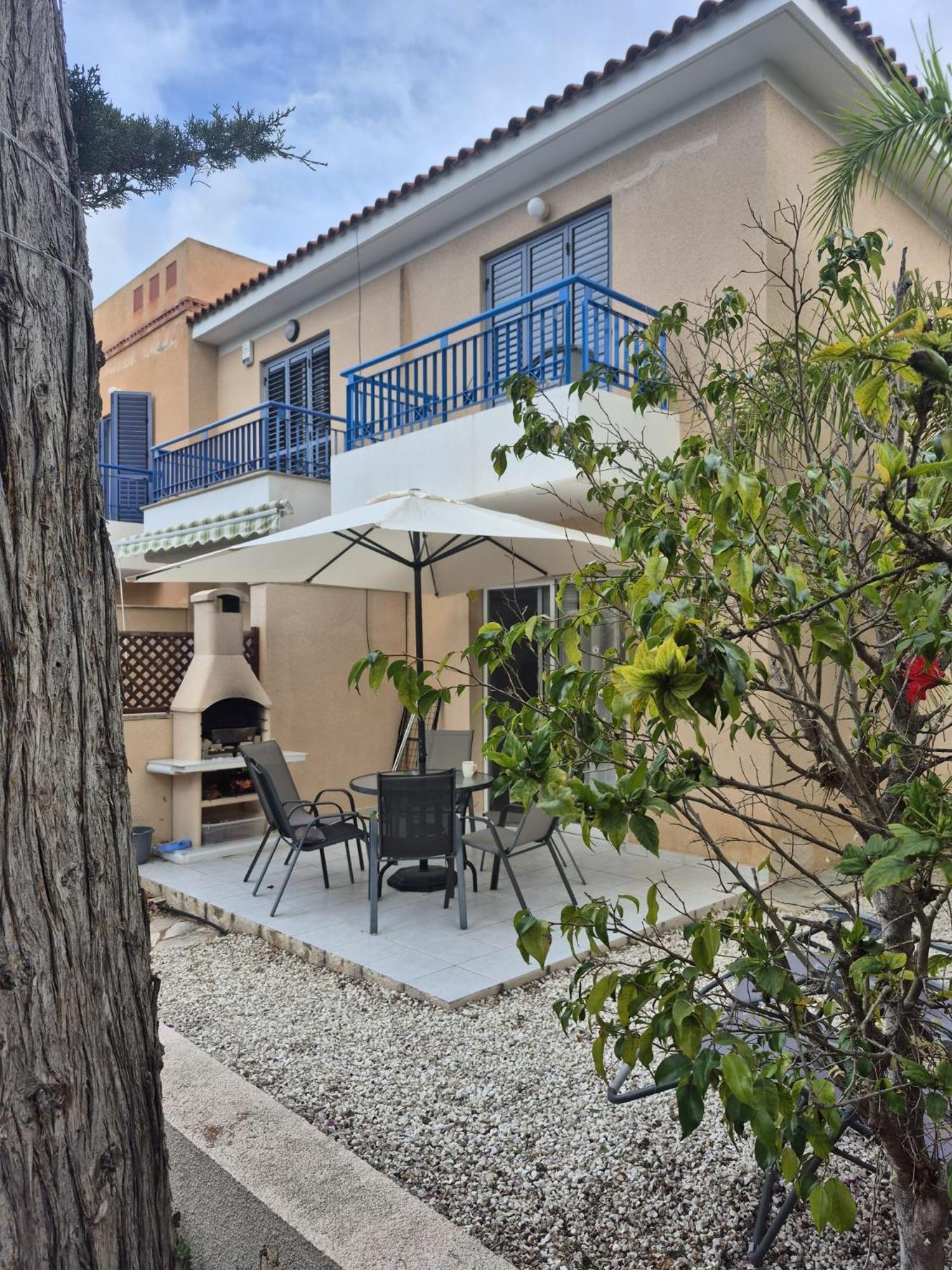 Casa Del Sol Townhouse In Iris Village Пафос Екстериор снимка