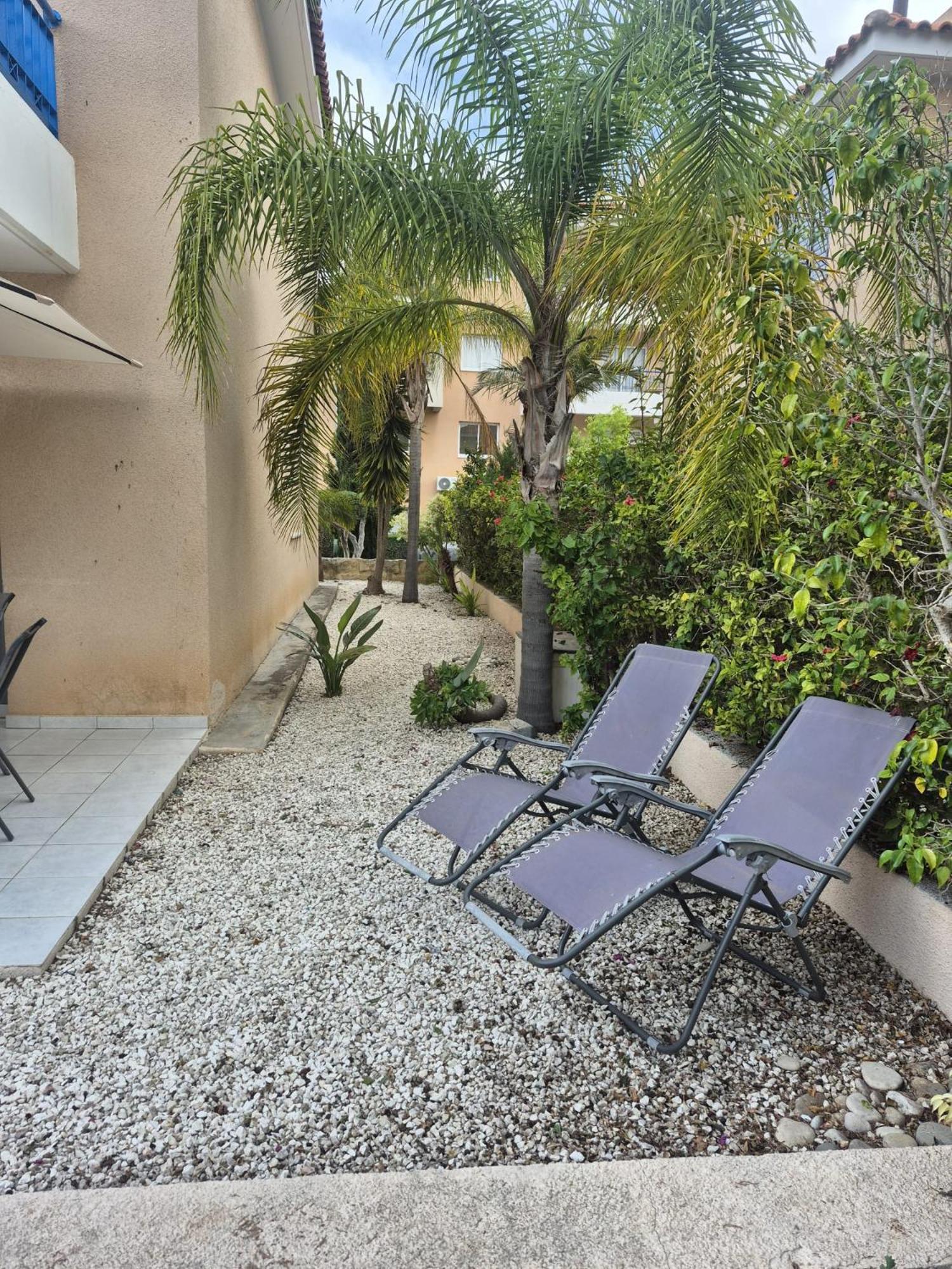 Casa Del Sol Townhouse In Iris Village Пафос Екстериор снимка