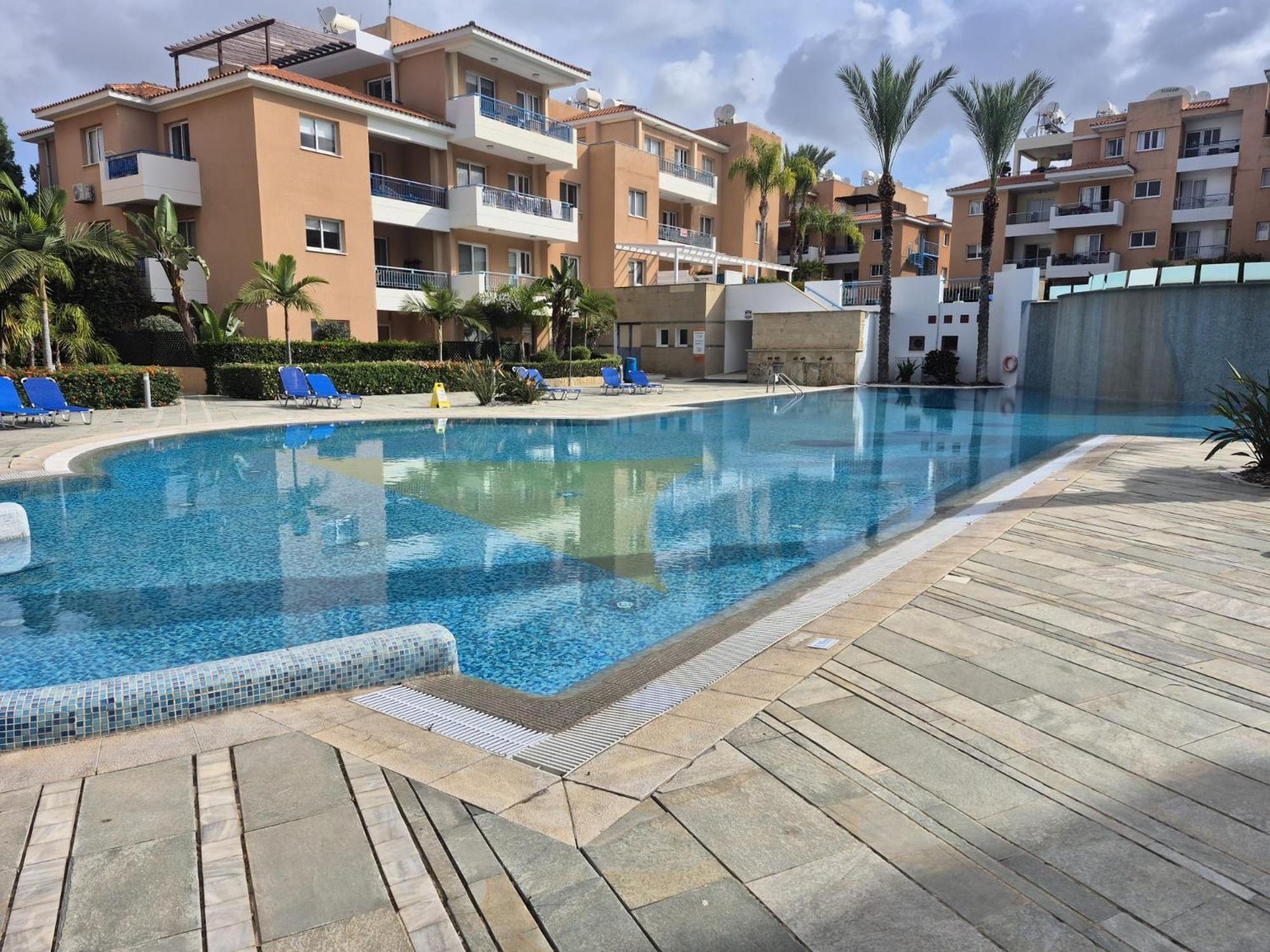 Casa Del Sol Townhouse In Iris Village Пафос Екстериор снимка